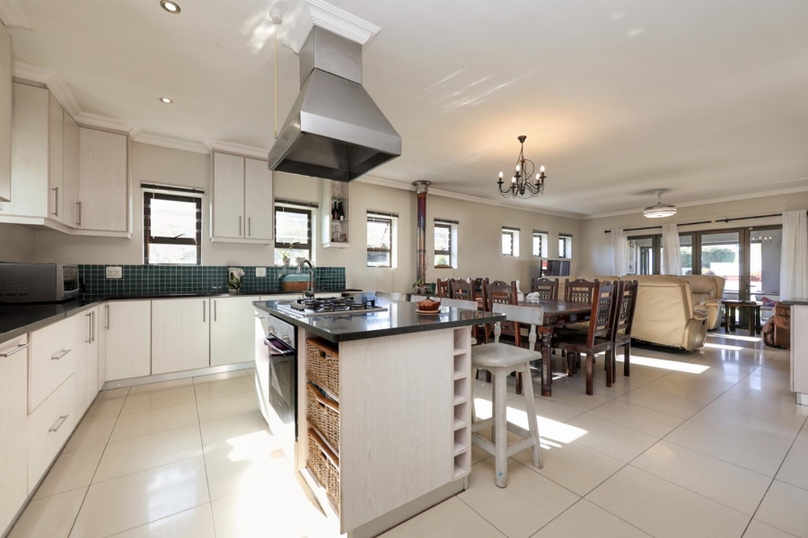 3 Bedroom Property for Sale in Kraaibosch Western Cape